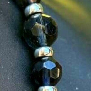 DIAMOND CUT GLASS TEAL BEADS WITH SILVER    NWOT